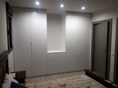 armario de madera empotrado