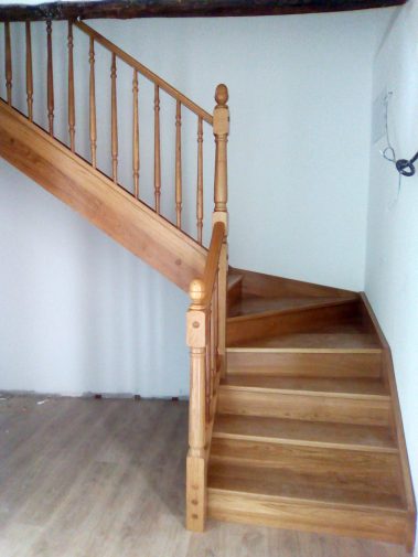 trabajos a medida. tejado escalera madera.