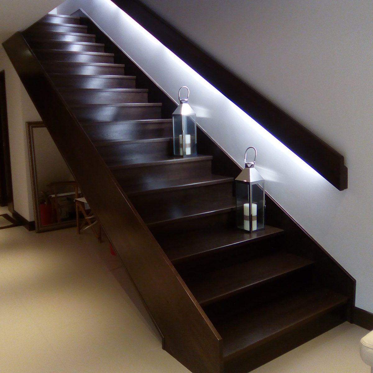 trabajos a medida. tejado escalera madera.