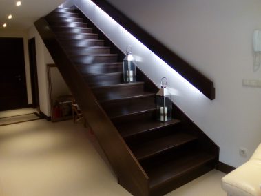 trabajos a medida. tejado escalera madera.