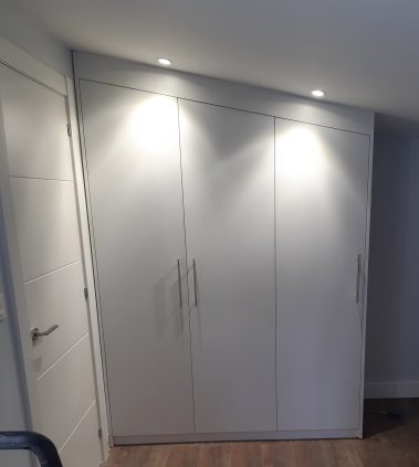 armario de madera empotrado