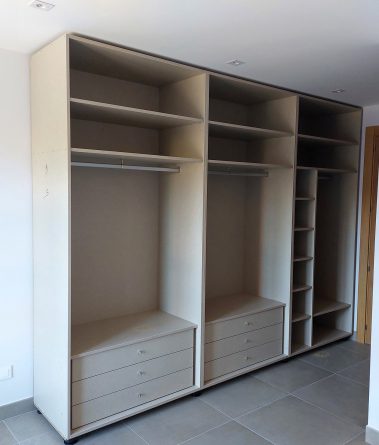 armario de madera empotrado