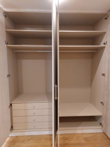 armario de madera empotrado