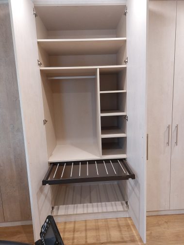 armario de madera empotrado