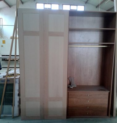 armario de madera empotrado