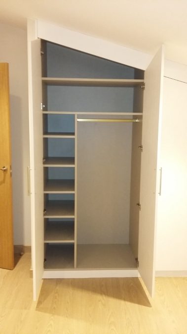 armario de madera empotrado