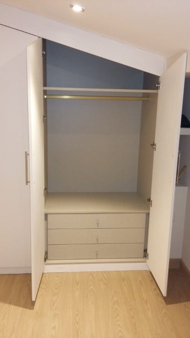 armario de madera empotrado