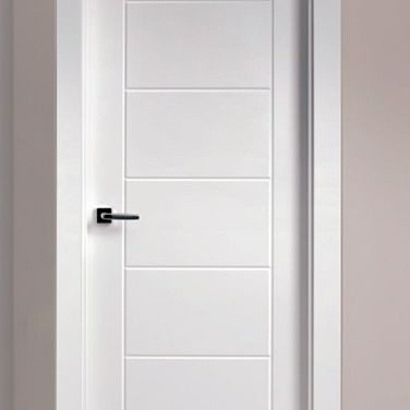 puerta interior de madera blanca