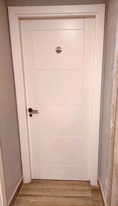 puerta interior de madera