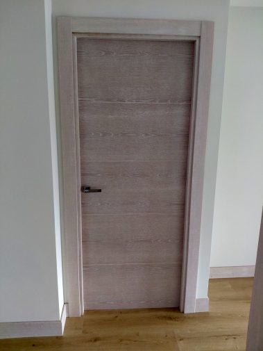 puerta interior de madera