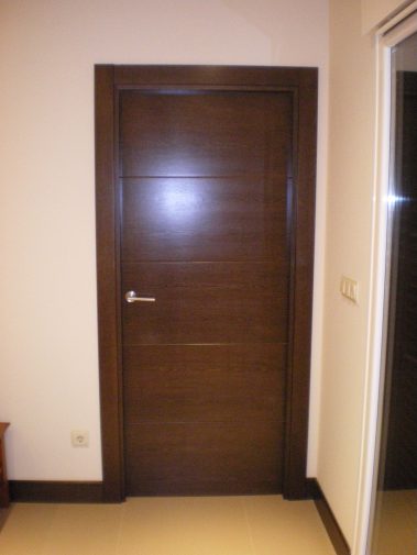puerta interior de madera